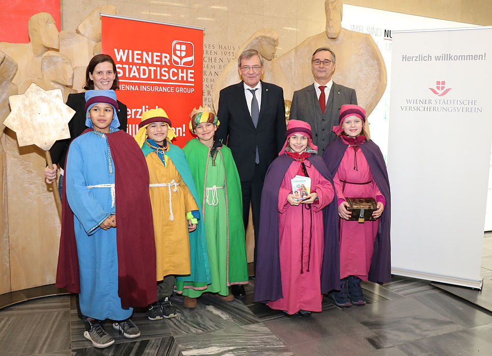 Gruppenfoto bei Sternsingerbesuch bei Wiener Städtische Versicherung