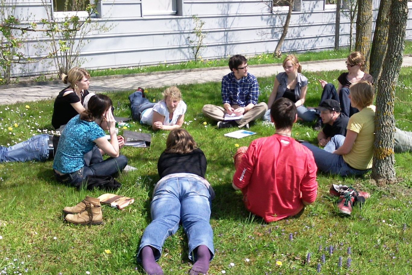 Reisegruppe bereitet sich in Österreich auf Reise vor.