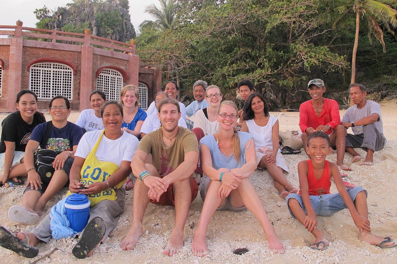 LernEinsatz-Gruppe von 2012 am Strand.